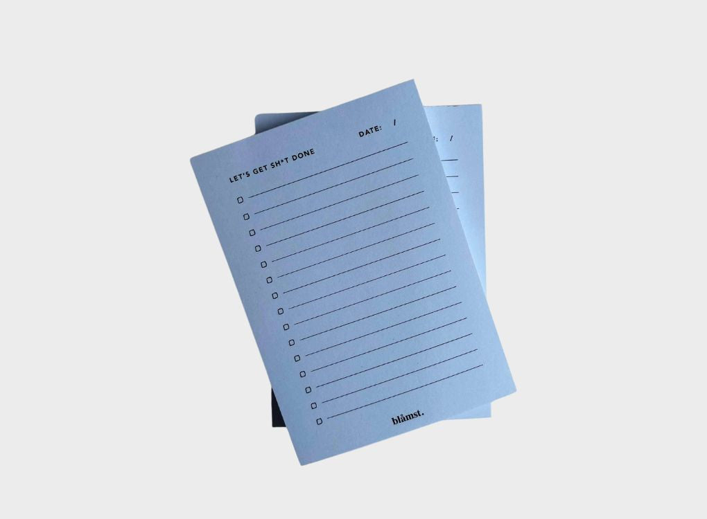 Blue To-Do List Notepad – A6 notepad with blue-colored paper, perfect for organizing daily tasks and keeping track of goals.
