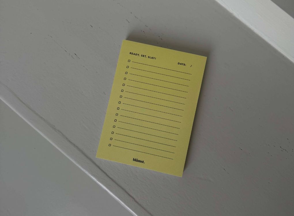 Mustard To-Do List Notepad – A6 notepad with mustard-colored paper, perfect for organizing daily tasks and setting goals.